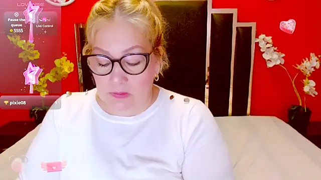 Nayla Garner online show from February 16, 2025, 3:38 pm