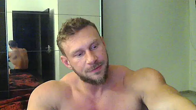 muscularkevin online show from December 3, 2024, 2:38 pm