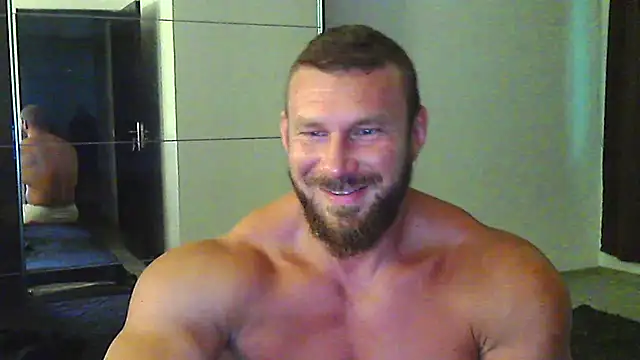 muscularkevin online show from June 30, 2026, 3:29 am