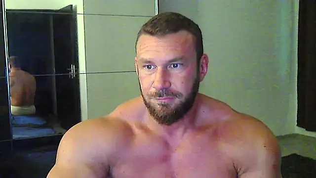muscularkevin online show from July 19, 2026, 3:21 am