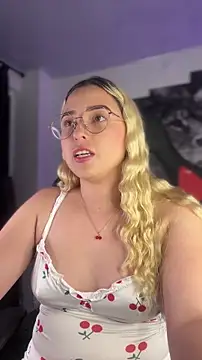 Irisweet  online show from October 23, 2025, 11:24 pm