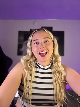 Irisweet  online show from November 29, 2025, 10:57 pm