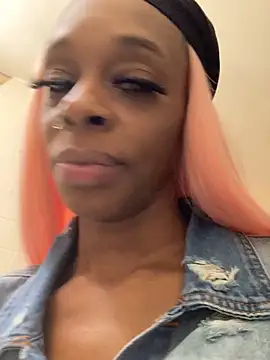 Snapshot of Jasmine_FullsShine chatting on February 24, 2025, 5:43 am Jasmine FullsShine online show from February 24, 2025, 5:43 am