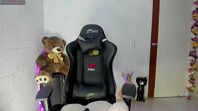 M isabel25 online show from January 13, 2025, 2:50 am