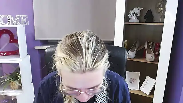 Zoey Erotic online show from February 17, 2026, 5:37 am