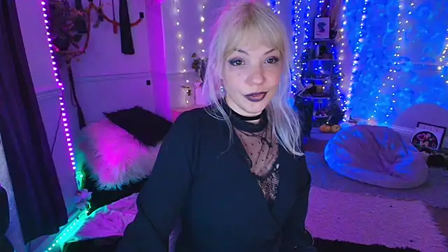 AliceW0lf online show from May 4, 2026, 9:11 pm
