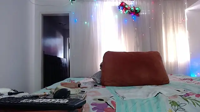 linapalacios online show from December 15, 2025, 8:02 pm