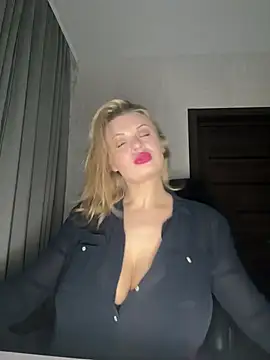 Evellyn online show from March 2, 2025, 9:54 pm