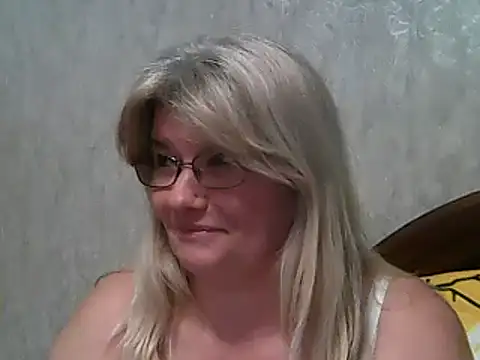 Snapshot of Diana_49 chatting on March 16, 2025, 2:00 pm Diana 49 online show from March 16, 2025, 2:00 pm