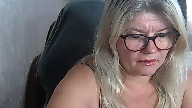 Snapshot of Diana_49 chatting on September 15, 2025, 9:20 am Diana 49 online show from September 15, 2025, 9:20 am