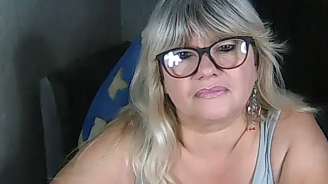 Snapshot of Diana_49 chatting on November 1, 2025, 8:16 am Diana 49 online show from November 1, 2025, 8:16 am