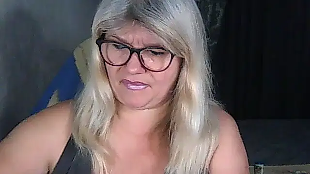 Snapshot of Diana_49 chatting on November 4, 2025, 8:46 am Diana 49 online show from November 4, 2025, 8:46 am