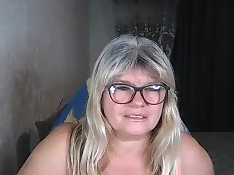 Snapshot of Diana_49 chatting on November 5, 2025, 5:24 pm Diana 49 online show from November 5, 2025, 5:24 pm