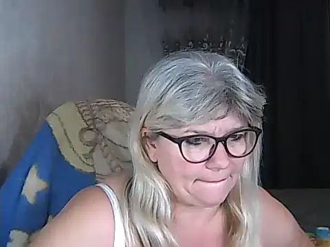 Snapshot of Diana_49 chatting on November 10, 2025, 10:47 am Diana 49 online show from November 10, 2025, 10:47 am