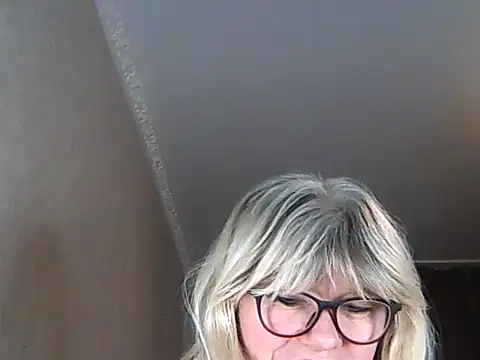 Snapshot of Diana_49 chatting on November 11, 2025, 12:21 am Diana 49 online show from November 11, 2025, 12:21 am