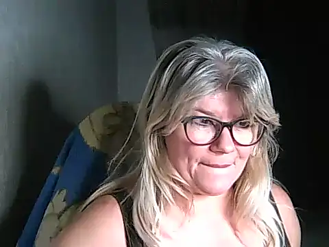 Snapshot of Diana_49 chatting on December 3, 2025, 6:32 am Diana 49 online show from December 3, 2025, 6:32 am