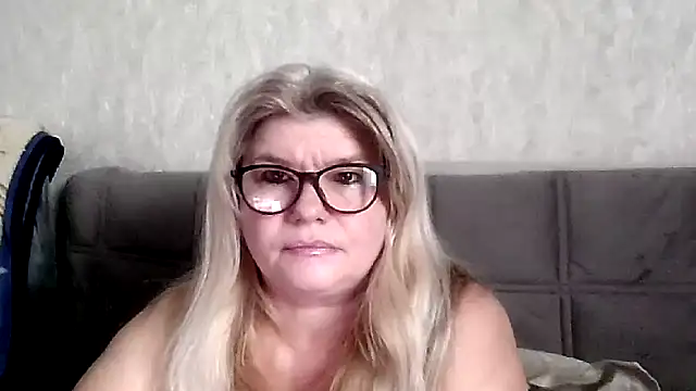 Snapshot of Diana_49 chatting on February 7, 2026, 8:40 am Diana 49 online show from February 7, 2026, 8:40 am