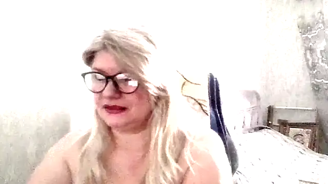 Snapshot of Diana_49 chatting on February 18, 2026, 9:05 am Diana 49 online show from February 18, 2026, 9:05 am