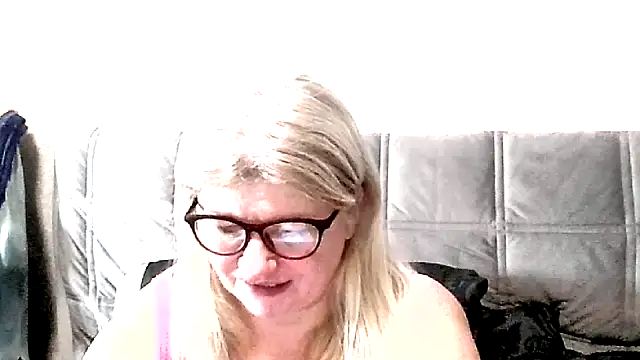 Snapshot of Diana_49 chatting on February 21, 2026, 8:43 pm Diana 49 online show from February 21, 2026, 8:43 pm