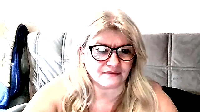 Snapshot of Diana_49 chatting on February 26, 2026, 8:52 pm Diana 49 online show from February 26, 2026, 8:52 pm
