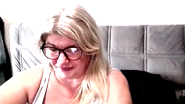 Snapshot of Diana_49 chatting on February 27, 2026, 11:05 pm Diana 49 online show from February 27, 2026, 11:05 pm