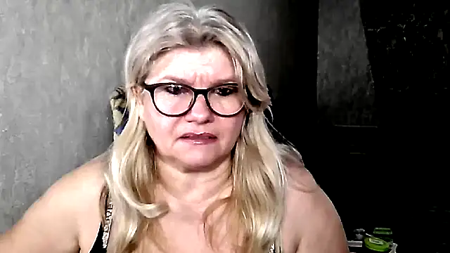 Snapshot of Diana_49 chatting on February 28, 2026, 11:11 am Diana 49 online show from February 28, 2026, 11:11 am