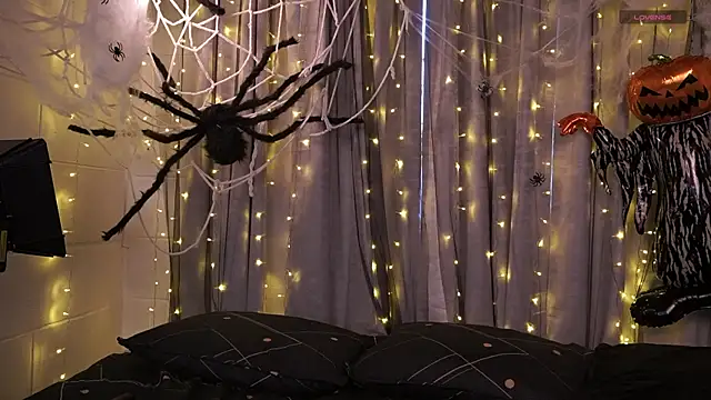 agatha collins  online show from October 9, 2025, 6:39 pm