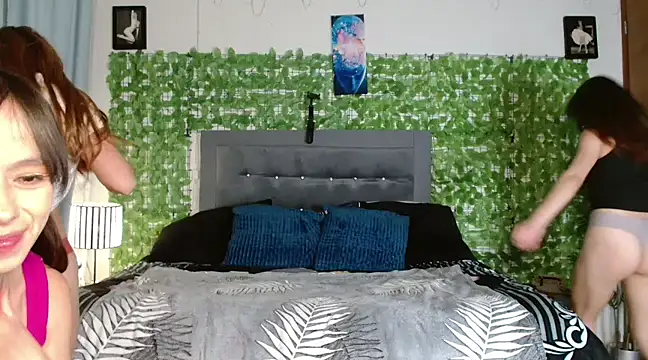 Snapshot of 3littleschoolteens chatting on January 31, 2025, 8:01 am 3littleschoolteens online show from January 31, 2025, 8:01 am