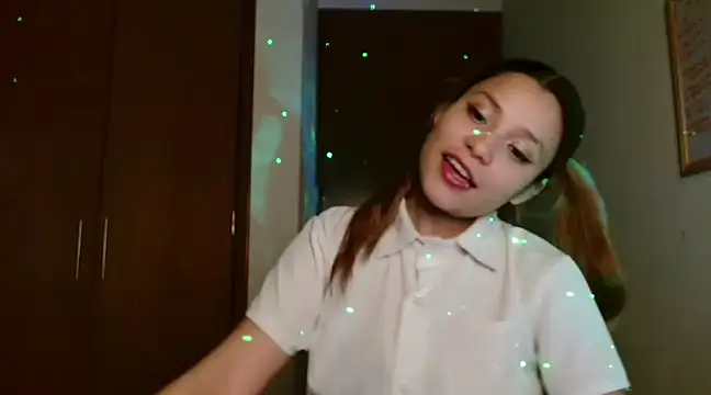 Snapshot of 3littleschoolteens chatting on February 5, 2025, 4:59 am 3littleschoolteens online show from February 5, 2025, 4:59 am