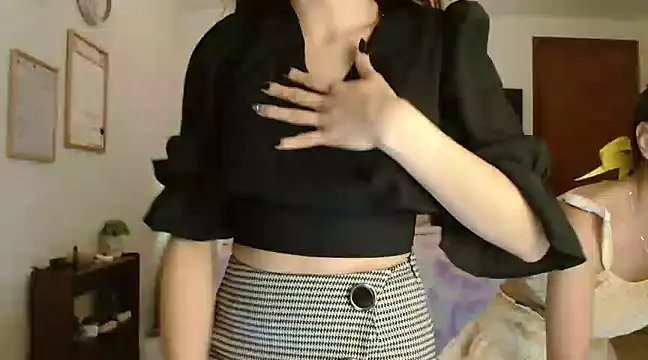Snapshot of 3littleschoolteens chatting on February 7, 2025, 9:04 pm 3littleschoolteens online show from February 7, 2025, 9:04 pm