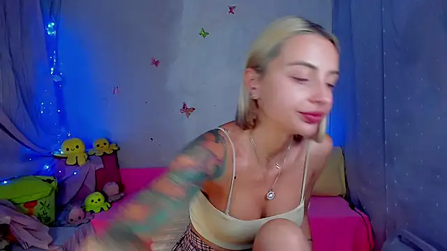 Snapshot of LickLizzy chatting on June 20, 2026, 8:11 pm LickLizzy online show from June 20, 2026, 8:11 pm
