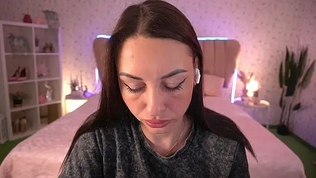 KristiiMax online show from May 4, 2026, 7:37 am