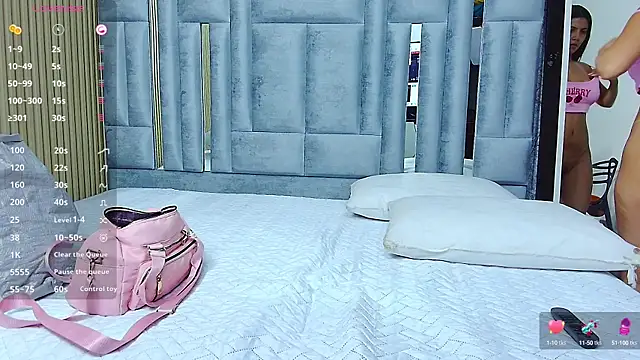 Snapshot of veronicaroose_ chatting on September 19, 2025, 12:50 pm veronicaroose online show from September 19, 2025, 12:50 pm