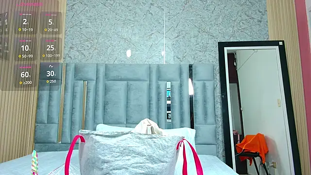 Snapshot of veronicaroose_ chatting on October 7, 2025, 12:46 pm veronicaroose online show from October 7, 2025, 12:46 pm