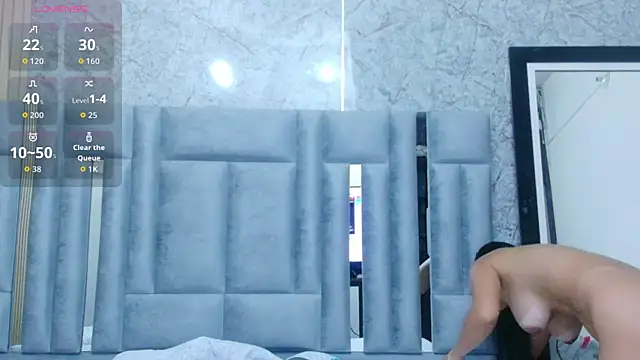 Snapshot of veronicaroose_ chatting on October 27, 2025, 12:53 pm veronicaroose online show from October 27, 2025, 12:53 pm