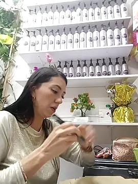Snapshot of LunaZambrano chatting on January 25, 2025, 12:59 am LunaZambrano online show from January 25, 2025, 12:59 am