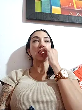 Snapshot of LunaZambrano chatting on January 28, 2025, 2:21 am LunaZambrano online show from January 28, 2025, 2:21 am