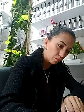 Snapshot of LunaZambrano chatting on February 1, 2025, 8:16 pm LunaZambrano online show from February 1, 2025, 8:16 pm