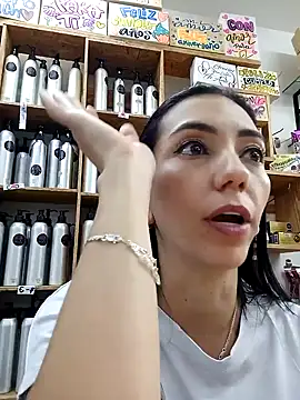 Snapshot of LunaZambrano chatting on February 4, 2025, 10:34 pm LunaZambrano online show from February 4, 2025, 10:34 pm