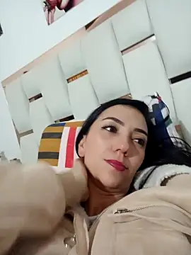 Snapshot of LunaZambrano chatting on February 12, 2025, 2:35 am LunaZambrano online show from February 12, 2025, 2:35 am
