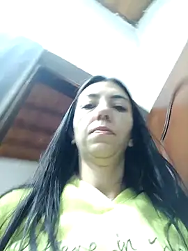 LunaZambrano online show from November 7, 2025, 12:27 pm