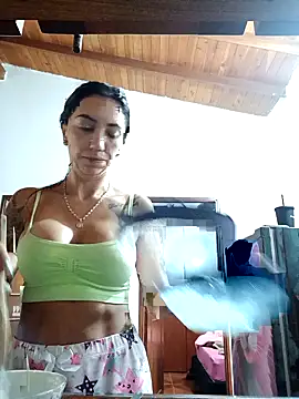 LunaZambrano online show from November 19, 2025, 2:39 pm