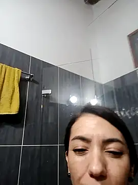 LunaZambrano online show from April 10, 2026, 3:45 am