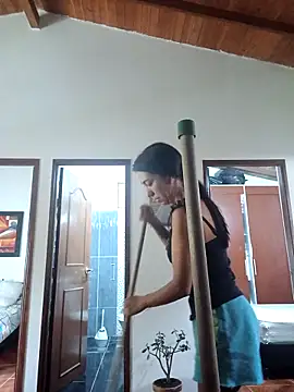 LunaZambrano online show from April 13, 2026, 3:39 pm