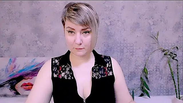 Djullia online show from November 17, 2025, 6:19 am