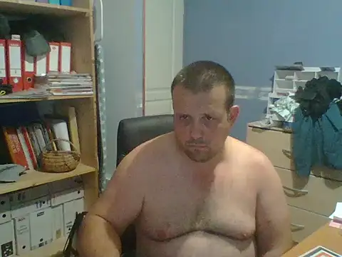 manubm03 online show from June 27, 2026, 5:40 pm