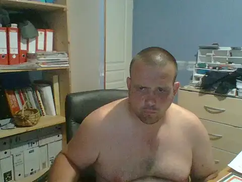 manubm03 online show from July 19, 2026, 4:54 pm
