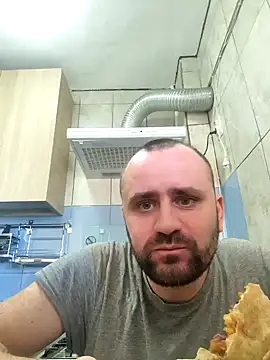 Snapshot of Govora chatting on January 18, 2025, 11:21 am Govora online show from January 18, 2025, 11:21 am