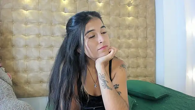 Snapshot of violet_giraldo chatting on July 17, 2026, 6:46 pm violet giraldo online show from July 17, 2026, 6:46 pm