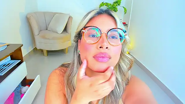 Carlota peach online show from January 22, 2025, 5:59 am